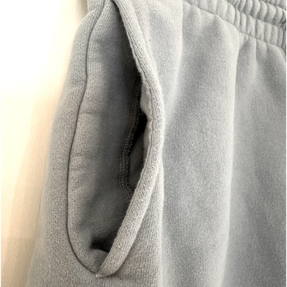 TNA Cozy Boyfriend sweatshorts - Picture 2 of 3